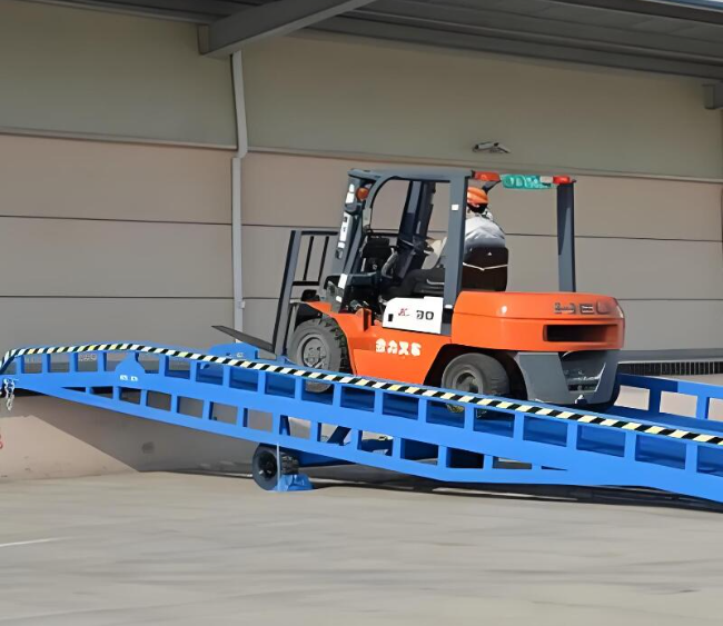 临湘移动式卸货平台（叉车用）